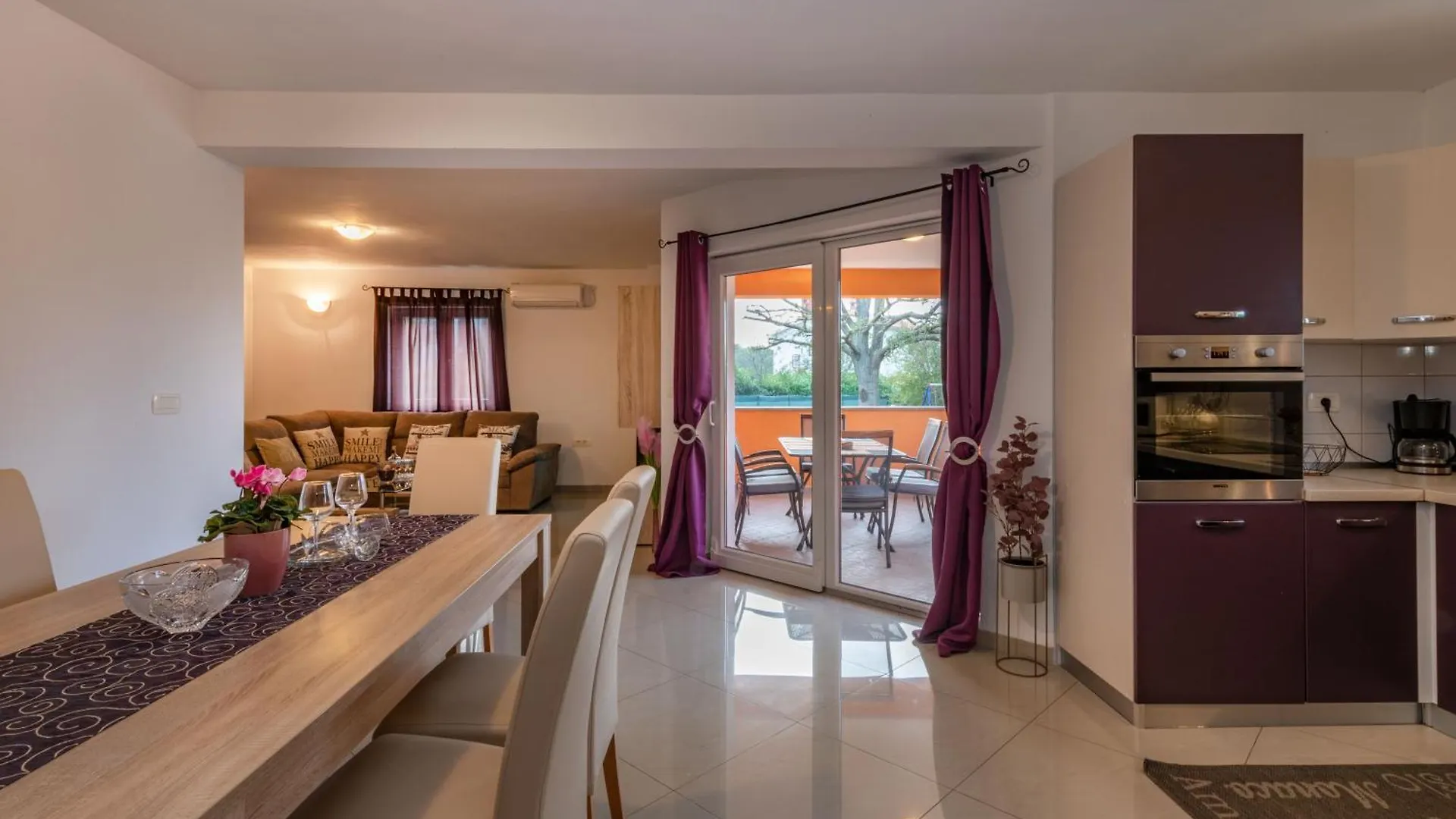 Villa Orange, A Charming Holiday Home With A Pool & Fenced Garden Raša 0*,  Kroatië