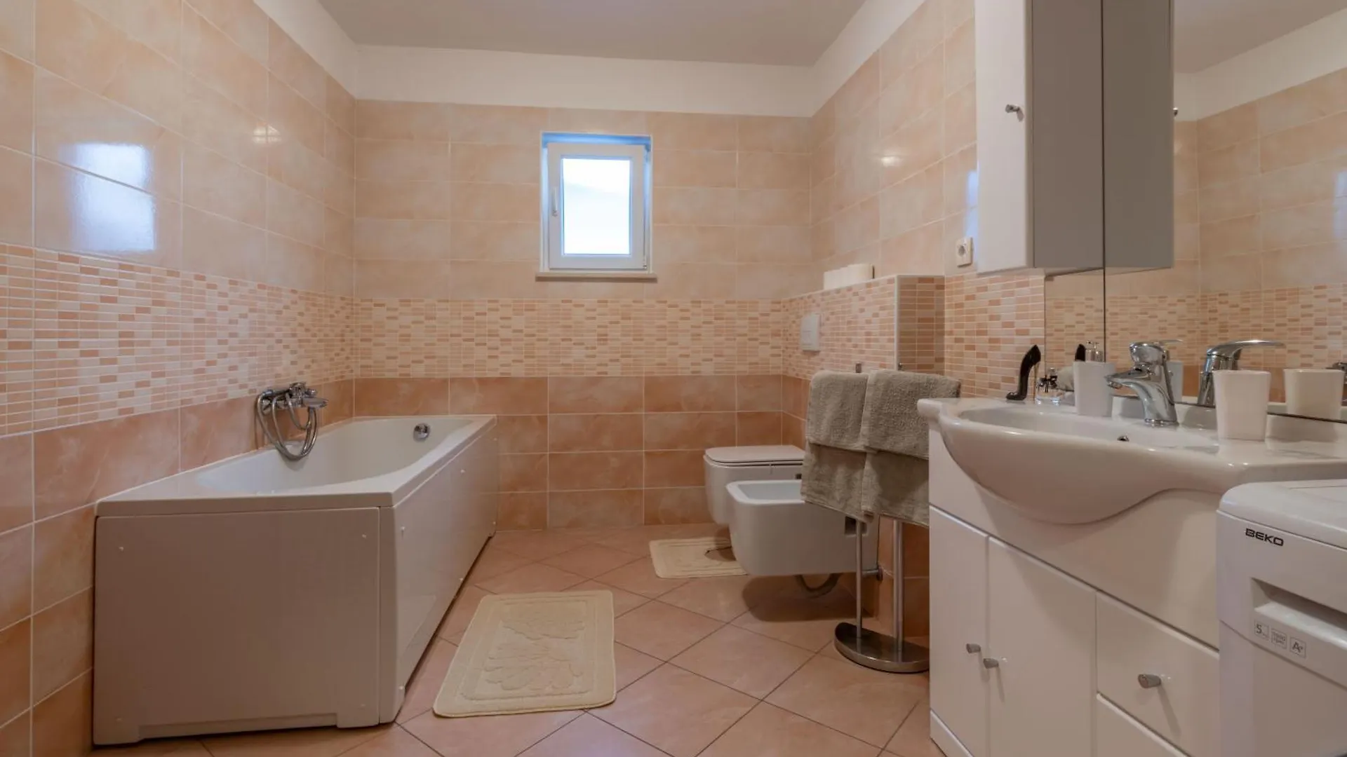 Villa Orange, A Charming Holiday Home With A Pool & Fenced Garden Raša
