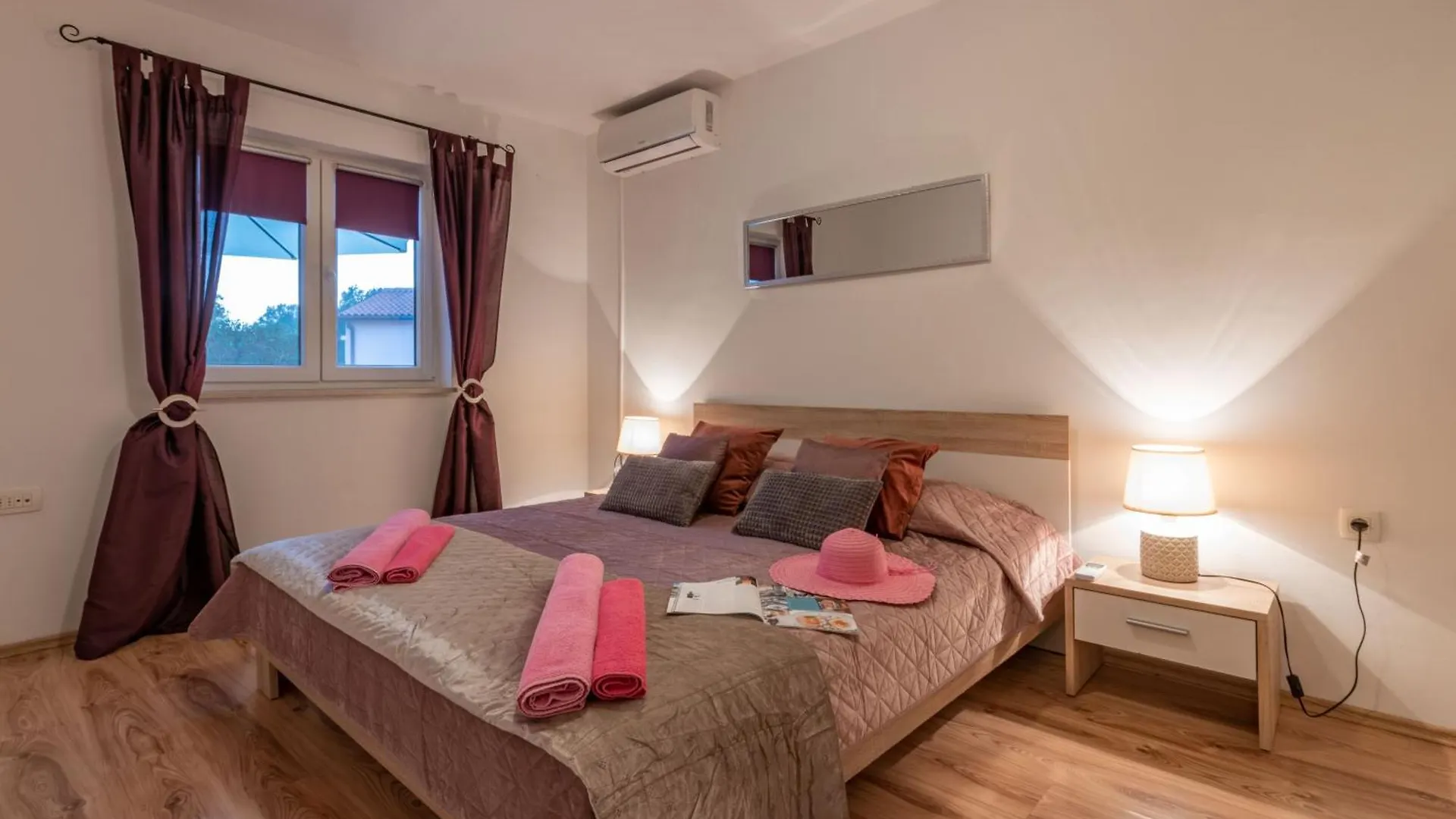 Villa Orange, A Charming Holiday Home With A Pool & Fenced Garden Raša