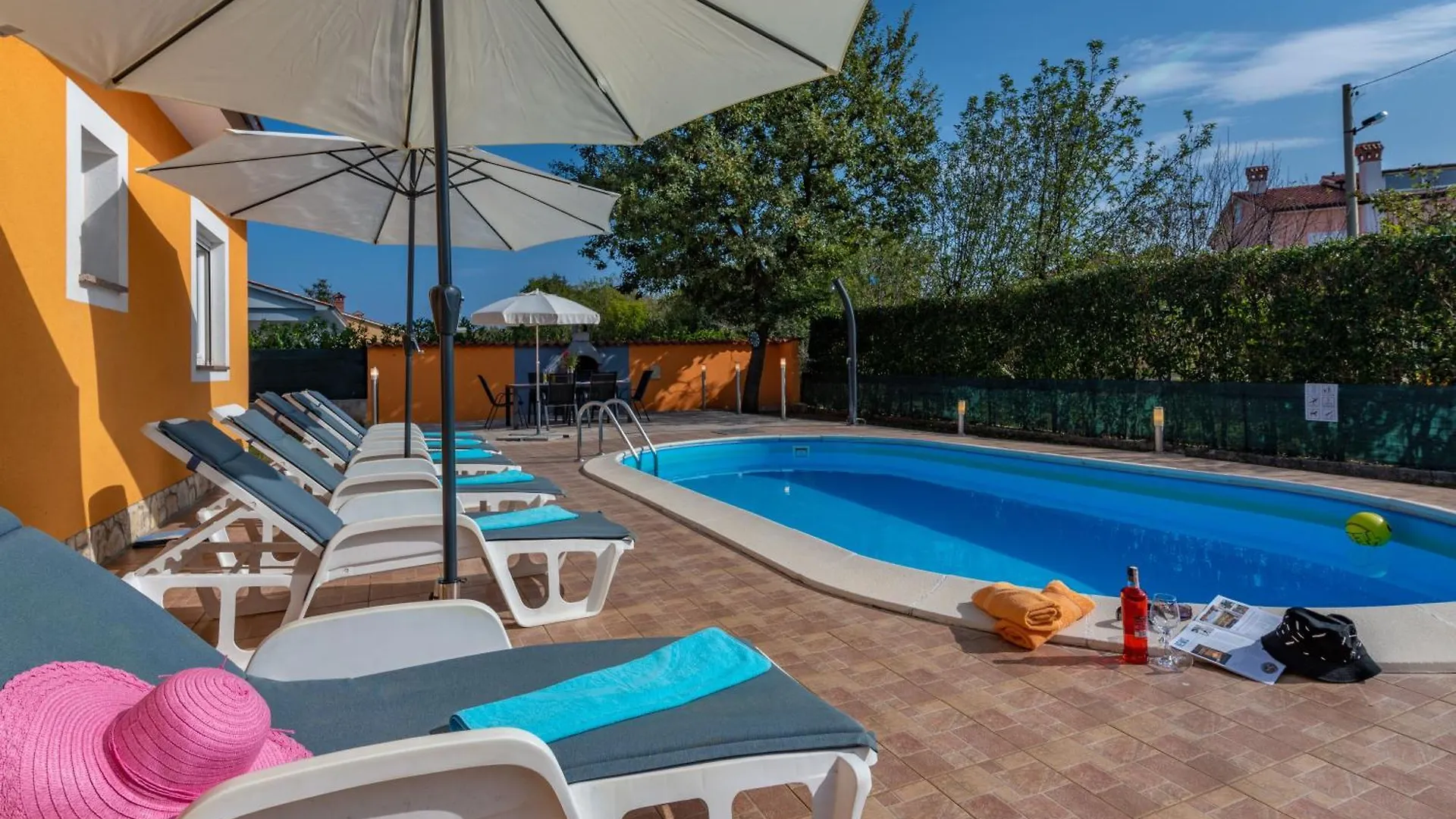 Villa Orange, A Charming Holiday Home With A Pool & Fenced Garden Raša