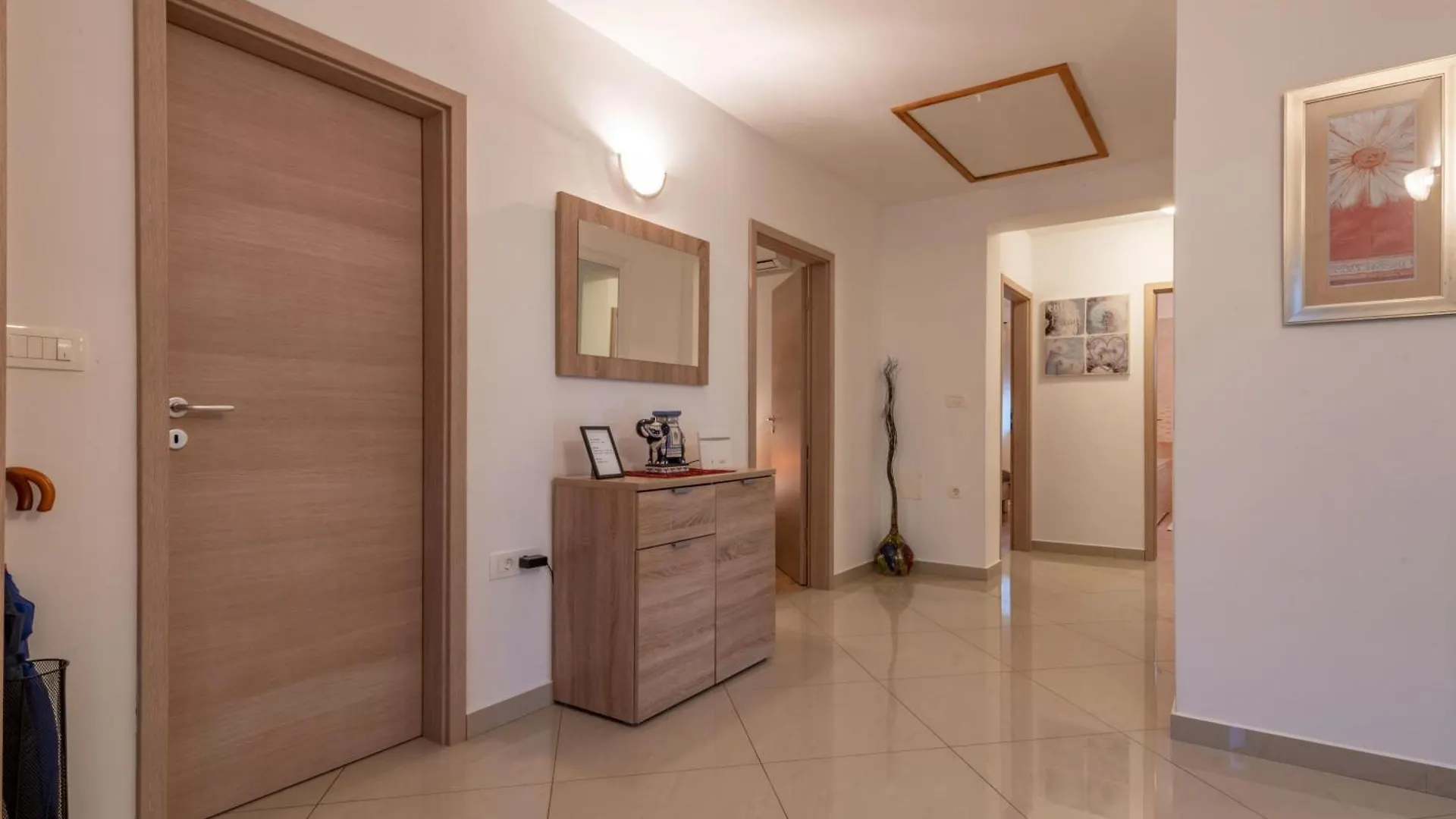 Villa Orange, A Charming Holiday Home With A Pool & Fenced Garden Raša