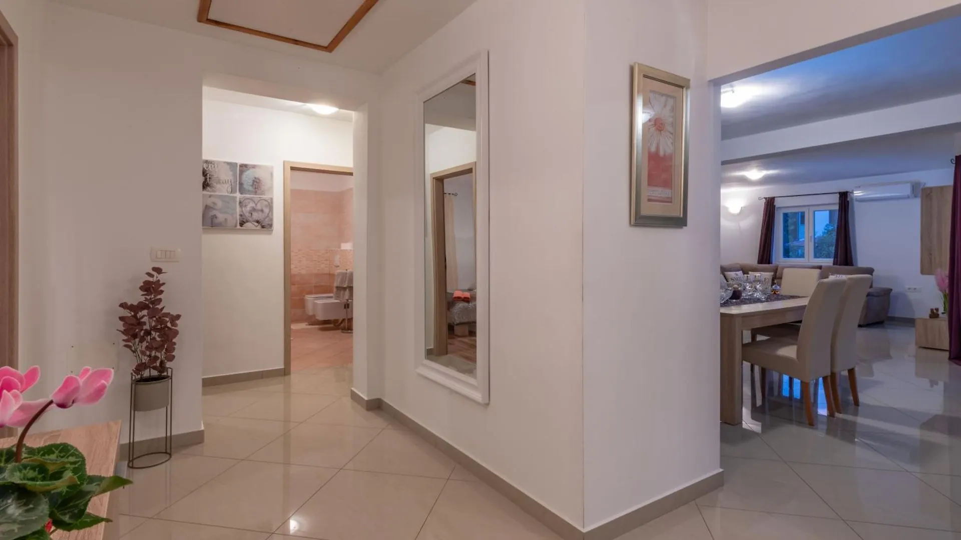 Villa Orange, A Charming Holiday Home With A Pool & Fenced Garden Raša